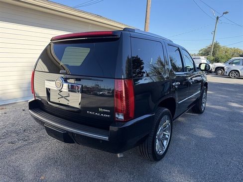 Used 2011 Cadillac Escalade Platinum image 10