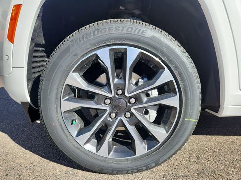 New 2025 Jeep Grand Cherokee Overland w/ Trailer Tow Package AWD/4WD image 6