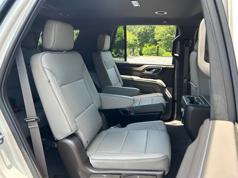 Used 2022 GMC Yukon SLT w/ SLT Luxury Package RWD image 48