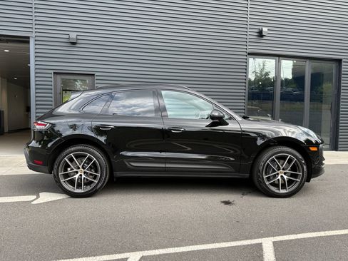 Certified 2026 Porsche Macan AWD/4WD image 8