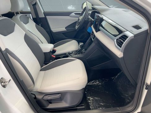 New 2026 Volkswagen Taos SE image 30