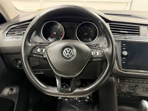 Used 2018 Volkswagen Tiguan SEL FWD image 32