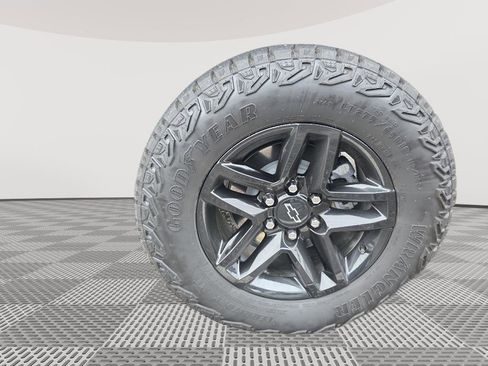 Used 2025 Chevrolet Silverado 1500 Custom Trail Boss w/ Dark Appearance Package image 11