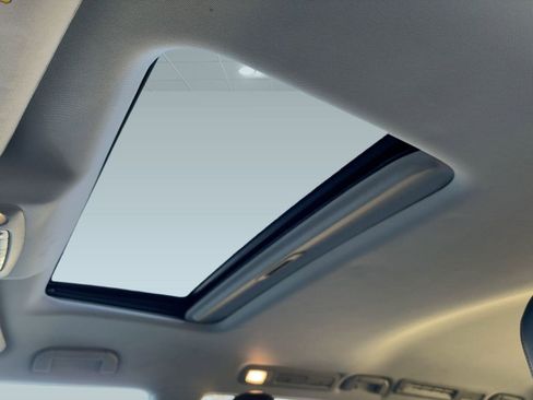 Used 2020 Nissan Armada SL w/ Premium Package image 16