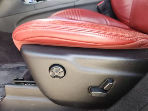 Used 2017 Jeep Grand Cherokee SRT image 24