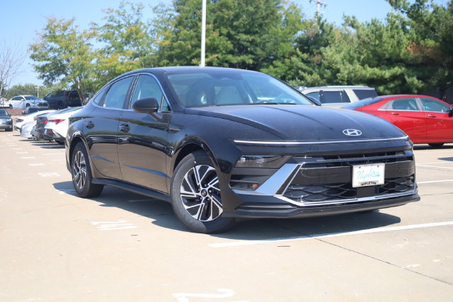 New 2026 Hyundai Sonata Blue FWD image 3