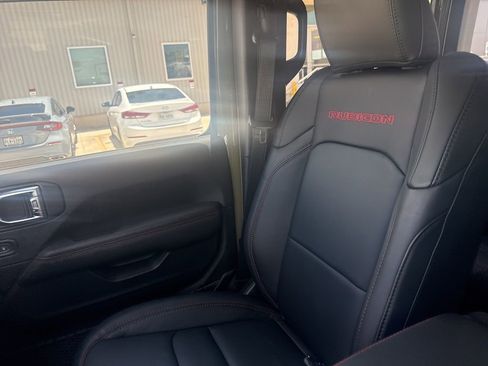 Used 2025 Jeep Wrangler Unlimited Rubicon AWD/4WD image 16