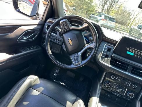 Used 2022 Chevrolet Suburban LT w/ LT Signature Plus Package AWD/4WD image 25