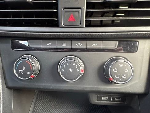 Used 2022 Volkswagen Jetta Sport image 23