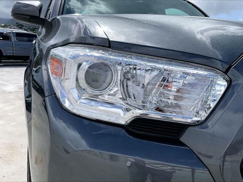 Used 2018 Toyota Tacoma SR RWD image 31