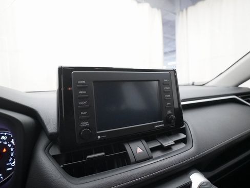 Used 2020 Toyota RAV4 LE image 6