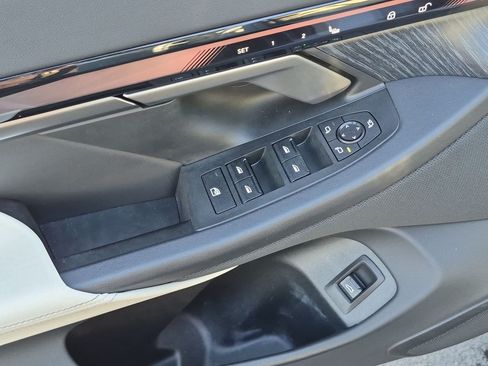 Used 2025 BMW i5 eDrive40i w/ M Sport Package RWD image 15