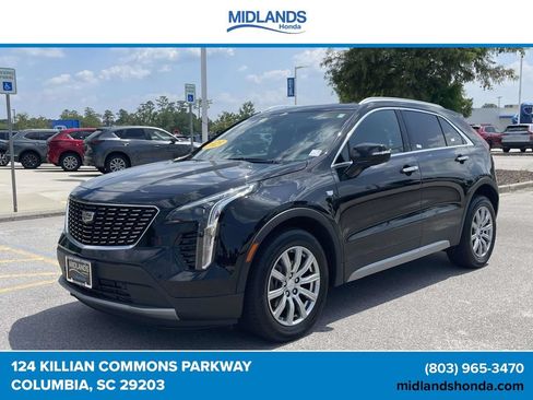 Used 2023 Cadillac XT4 Premium Luxury w/ Cold Weather Package AWD/4WD image 3
