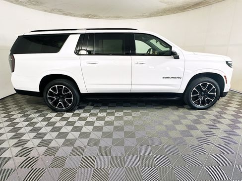 Used 2025 Chevrolet Suburban RST w/ Comfort Package RWD image 2