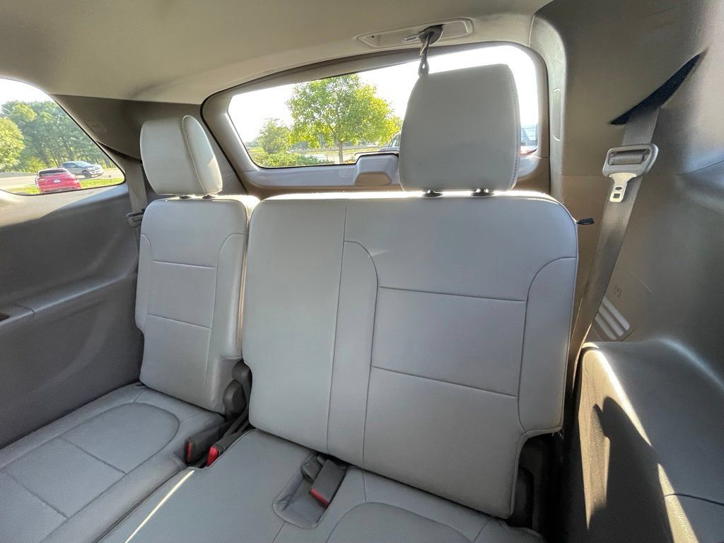 Used 2019 Chevrolet Traverse LT w/ LT Premium Package AWD/4WD image 26