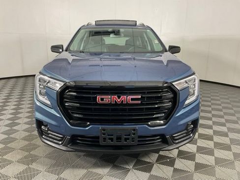 Used 2024 GMC Terrain SLT w/ Elevation Edition image 2
