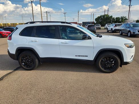 Used 2023 Jeep Cherokee Altitude Lux image 5