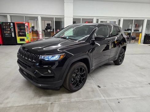 New 2026 Jeep Compass Latitude AWD/4WD image 2
