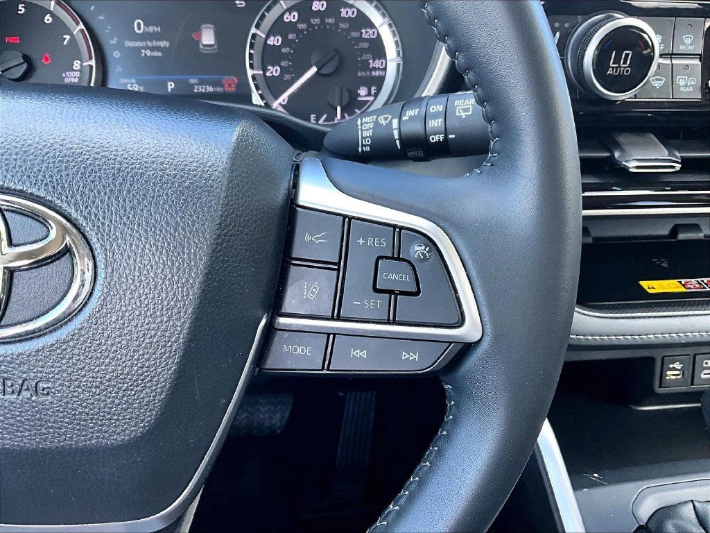 Used 2026 Toyota Highlander XLE AWD/4WD image 25
