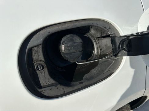 Used 2023 Porsche Macan image 39