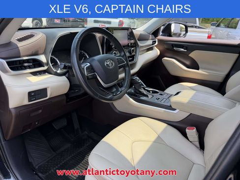Used 2022 Toyota Highlander XLE AWD/4WD image 22