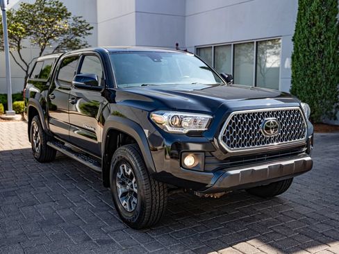 Used 2019 Toyota Tacoma TRD Off-Road AWD/4WD image 3