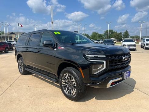 Certified 2025 Chevrolet Suburban Z71 AWD/4WD image 7
