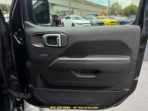 Used 2019 Jeep Wrangler Unlimited Sahara w/ LED Lighting Group AWD/4WD image 23
