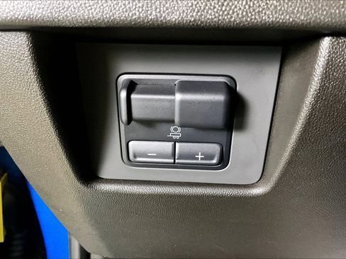 Used 2024 Chevrolet Colorado Trail Boss w/ Advanced Trailering Package image 17