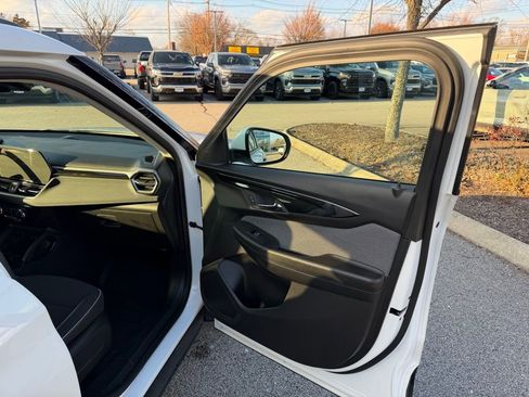 Used 2025 Chevrolet TrailBlazer LT w/ Driver Confidence Package image 23