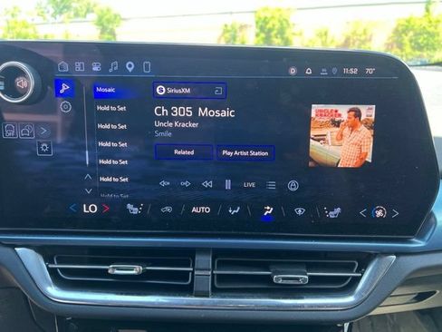 Used 2025 Chevrolet Equinox EV LT FWD image 29