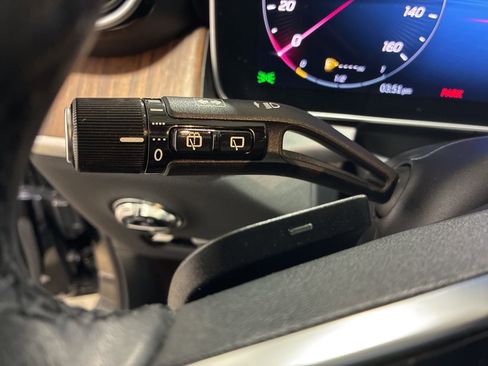 Used 2025 Mercedes-Benz GLC 300 4MATIC image 12