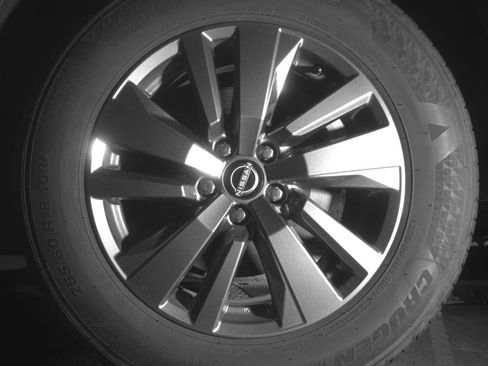 Used 2025 Nissan Pathfinder SV image 11