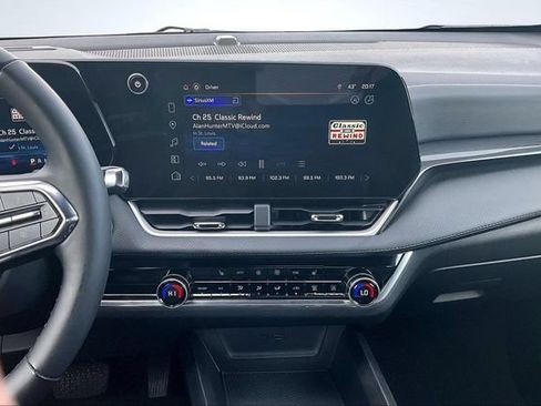 Used 2025 Chevrolet Equinox LT w/ Convenience Package II AWD/4WD image 9