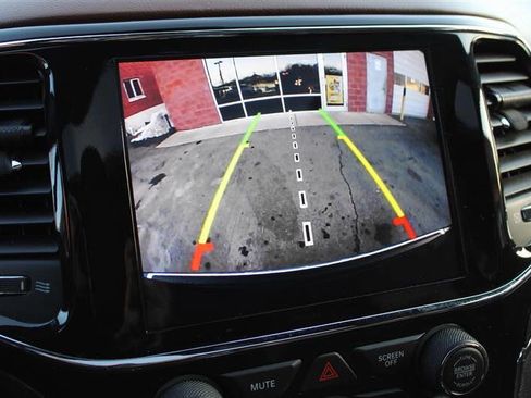 Used 2021 Jeep Grand Cherokee Overland image 27