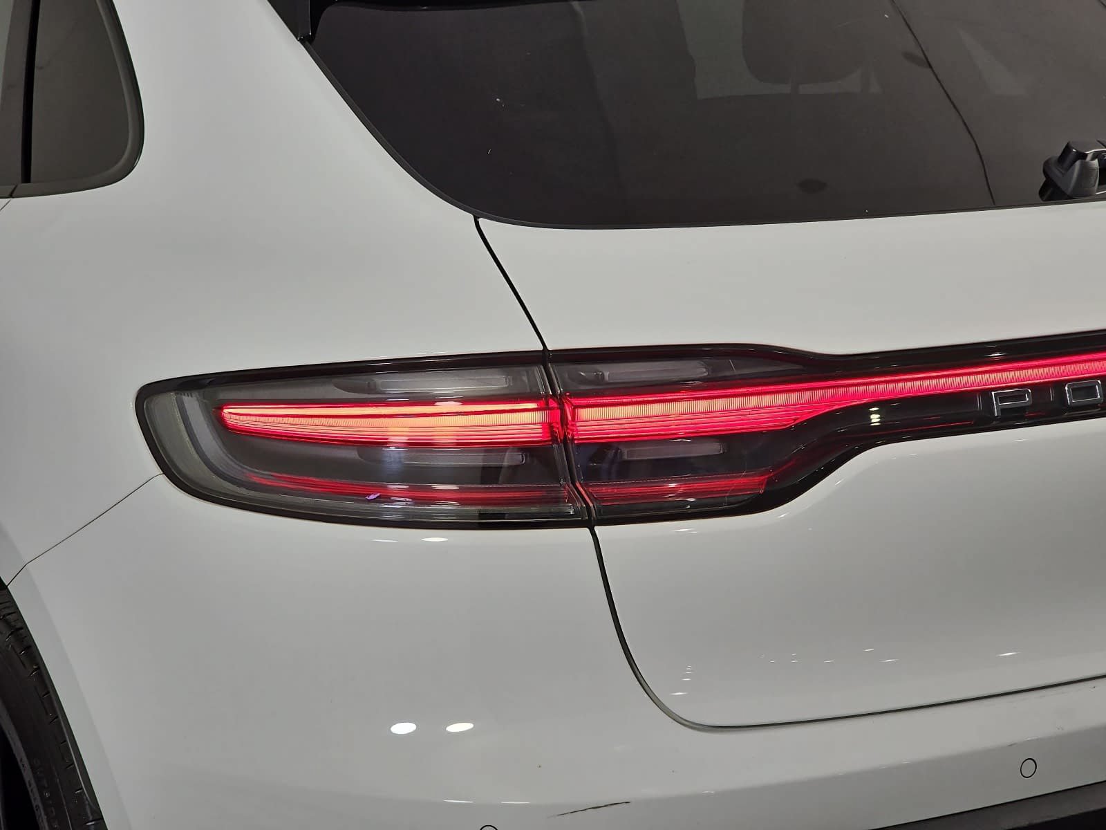 Used 2022 Porsche Macan w/ Premium Package Plus AWD/4WD image 32