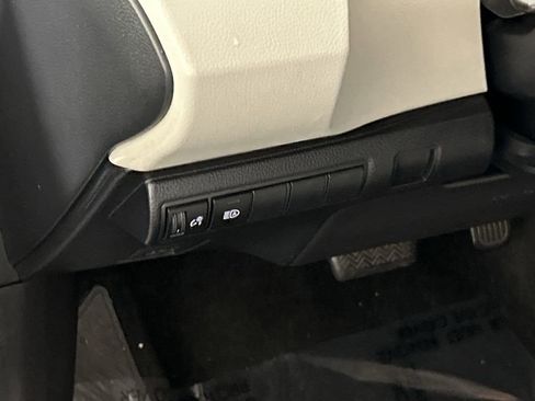 Used 2022 Toyota Corolla LE image 12
