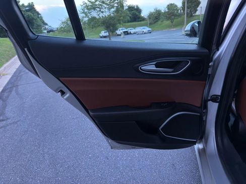 Used 2019 Alfa Romeo Giulia AWD image 20