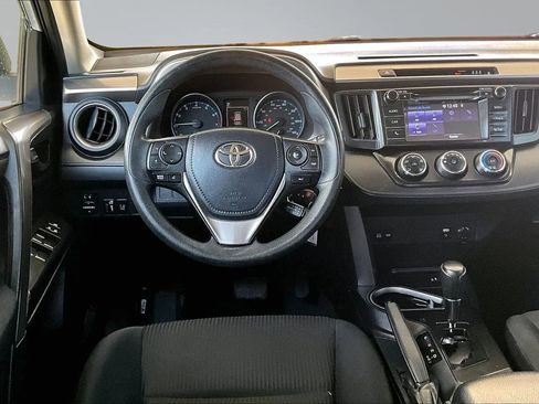 Used 2017 Toyota RAV4 LE FWD image 8