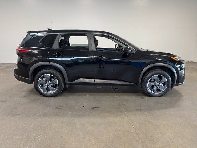 Used 2025 Nissan Rogue SV FWD image 2