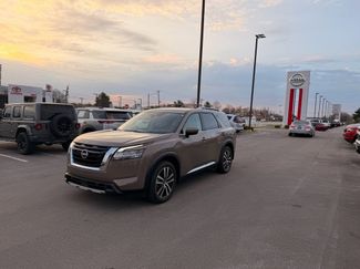 Used 2023 Nissan Pathfinder Platinum video 1