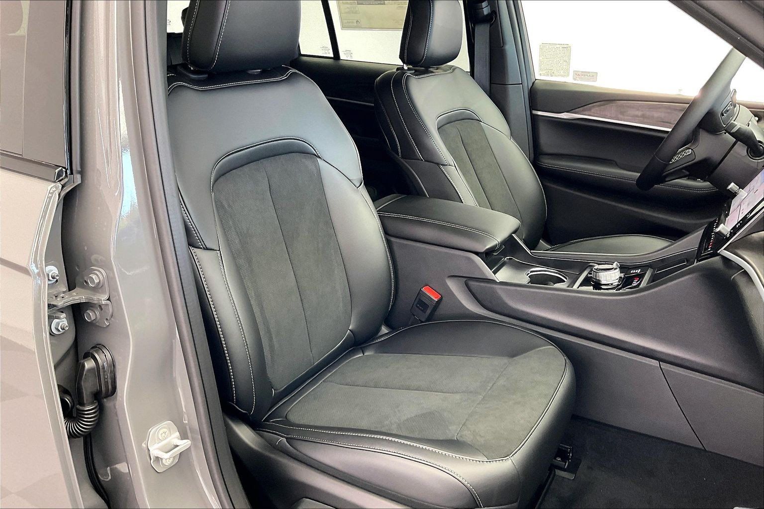 New 2027 Jeep Grand Cherokee 4WD image 9