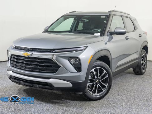 Used 2026 Chevrolet TrailBlazer LT AWD/4WD image 3