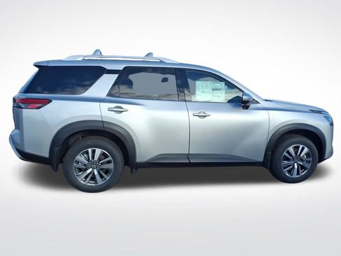 New 2025 Nissan Pathfinder SL image 8