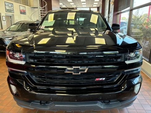 Used 2018 Chevrolet Silverado 1500 LTZ Z71 w/ LTZ Plus Package AWD/4WD image 4