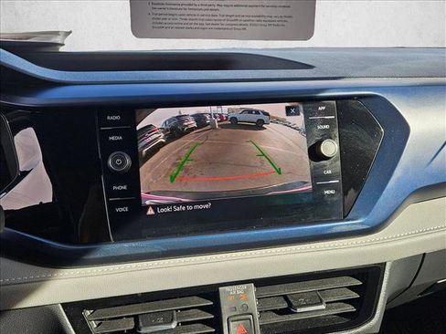 Certified 2024 Volkswagen Taos SE image 12