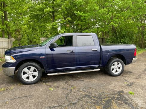 Used 2017 RAM 1500 Classic SLT AWD/4WD image 2