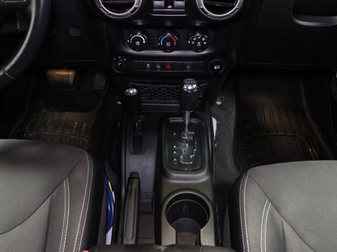 Used 2016 Jeep Wrangler Unlimited Rubicon w/ Connectivity Group AWD/4WD image 25