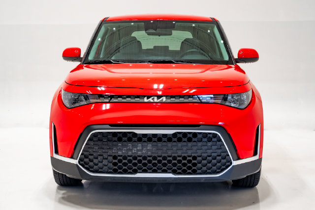 Used 2025 Kia Soul LX w/ LX Technology Package FWD image 4
