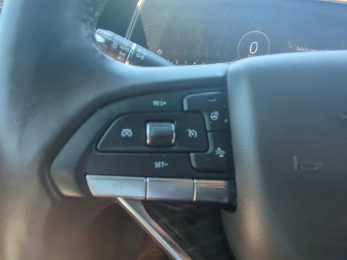 Used 2022 Cadillac Escalade Premium Luxury AWD/4WD image 13